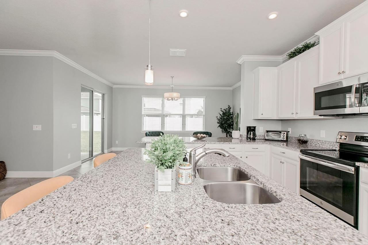 Spacious 4 Bed Home Near Orlando Gated Pool Access 산퍼드 외부 사진